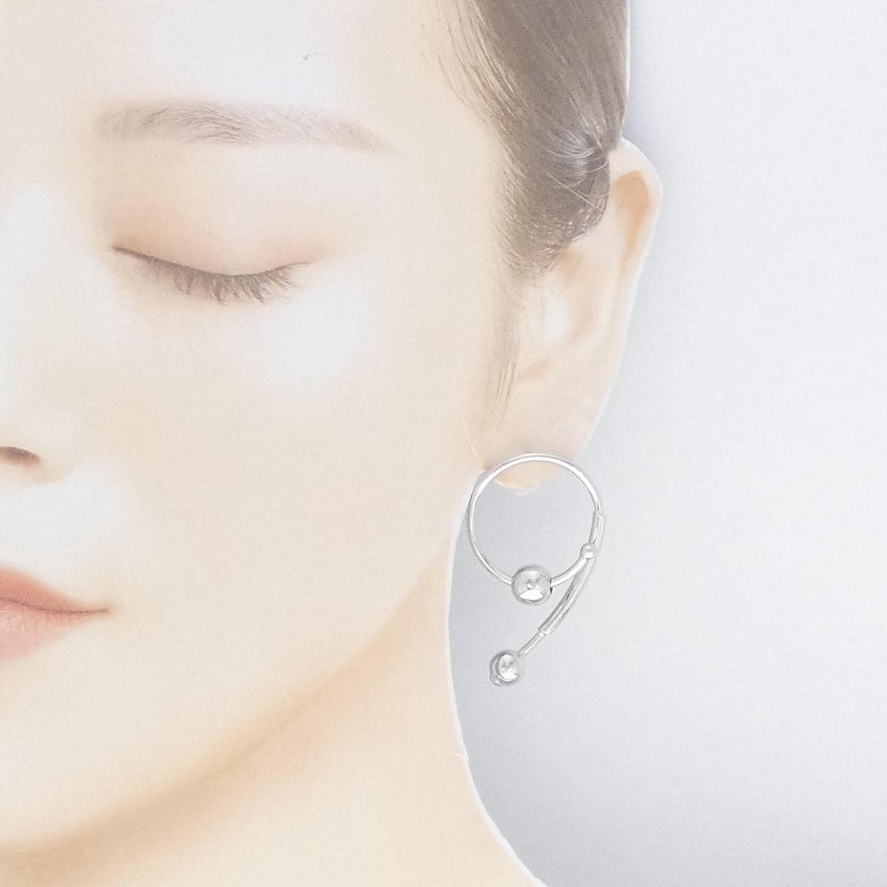 750WG earrings