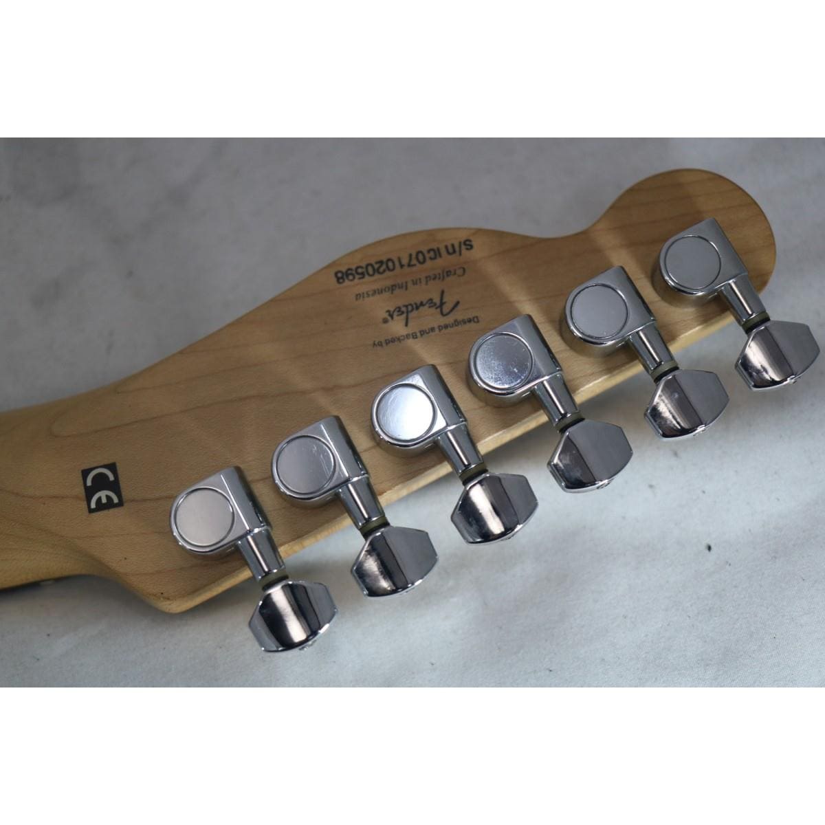 ＳＱＵＩＥＲ　　ＡＶＲＩＬ　ＬＡＶＩＧＮＥ　ＴＥＬＥＣＡＳＴＥＲ