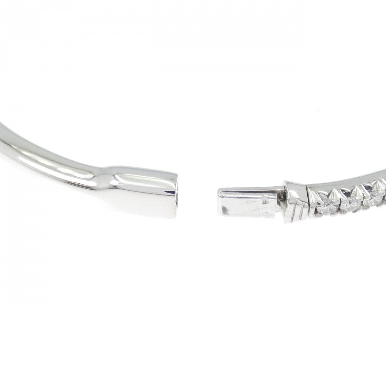 ティファニー メトロ ヒンジ バングル