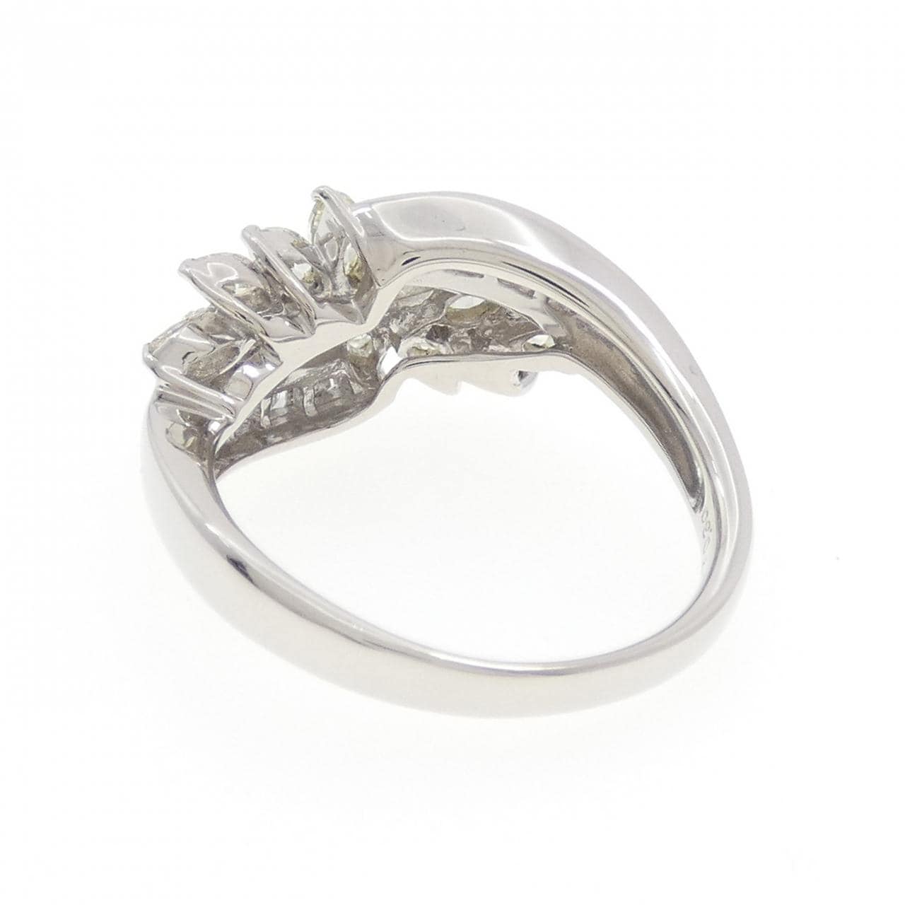 PT900钻石戒指，0.77克拉