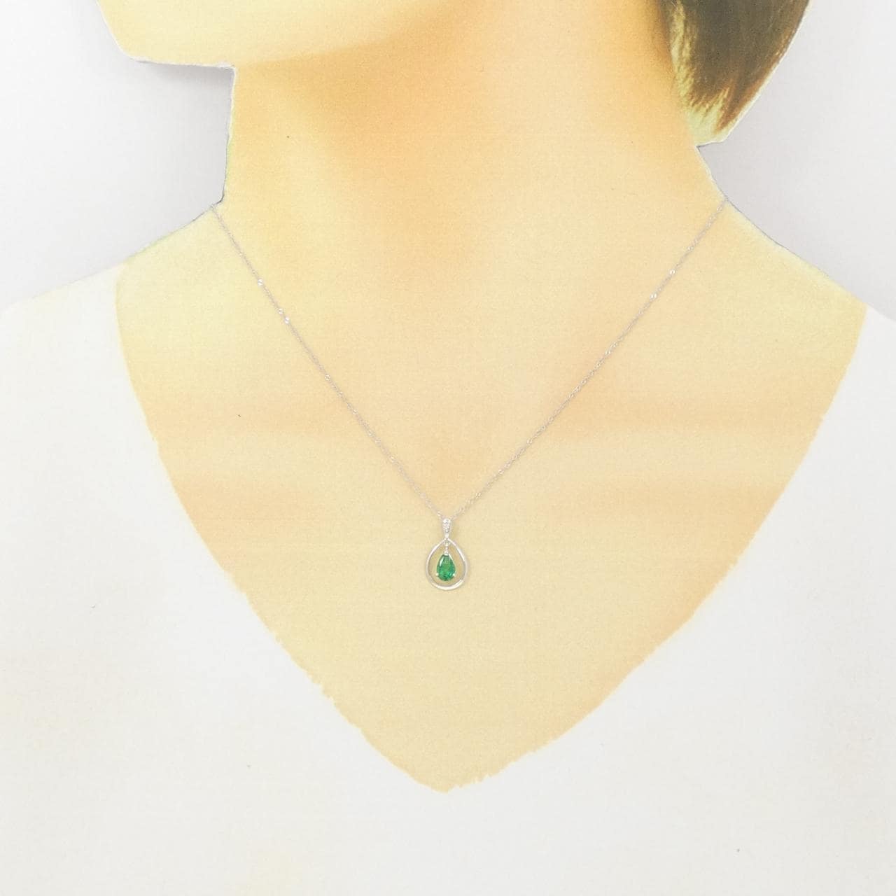 K18WG祖母绿项链0.32CT