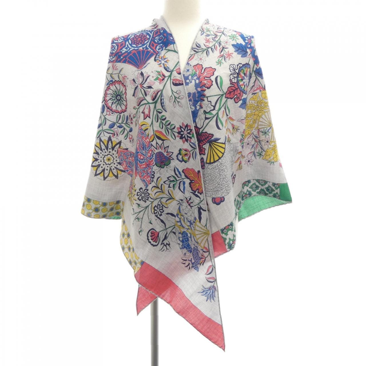 エルメス HERMES FLEURS ET PAPILLONS DE TISSUS H362786S トライアングルジェアン STOLE