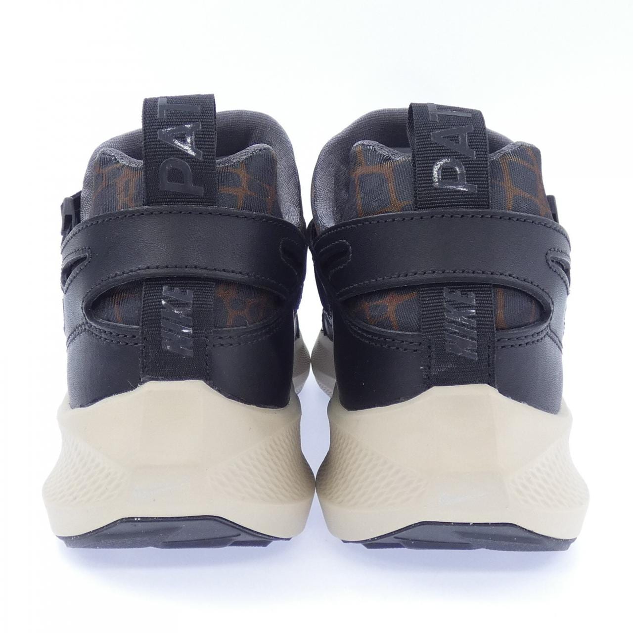 ナイキ NIKE FJ4201-001 スニーカー