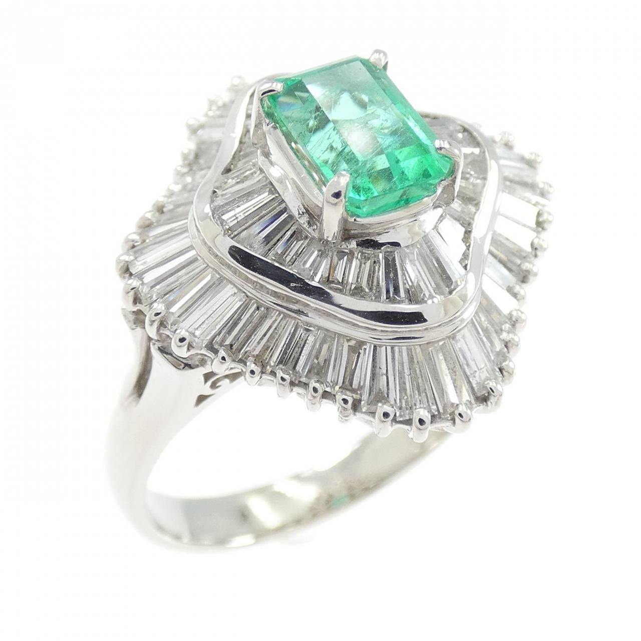 PT900 エメラルド リング 0.819CT