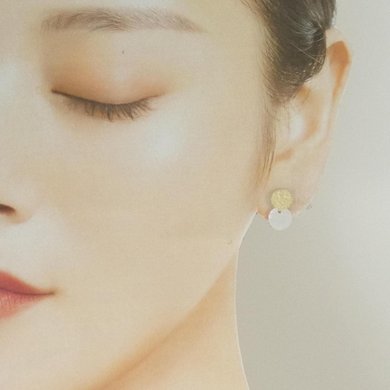 K10YG マザーオブパール ピアス