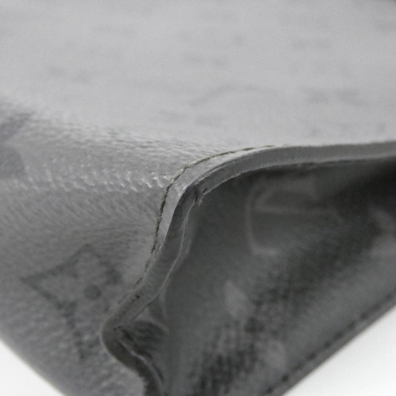 ルイヴィトン モノグラム エクリプス リバース ポシェット ヴォワヤージュ M69535 バッグ