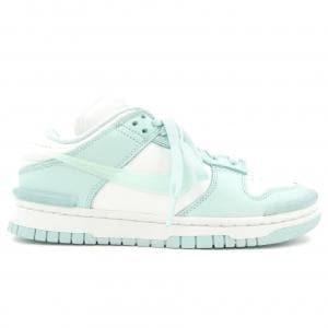 ナイキ NIKE スニーカー