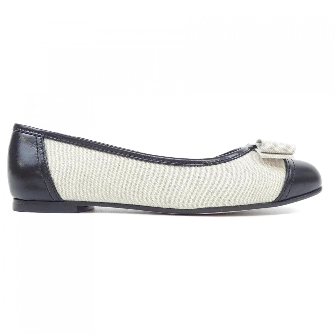サルヴァトーレフェラガモ SALVATORE FERRAGAMO フラットシューズ