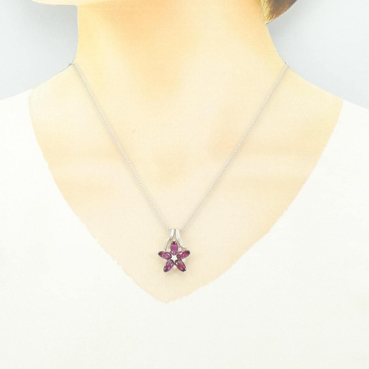 K18WG フラワー ガーネット ネックレス 3.40CT