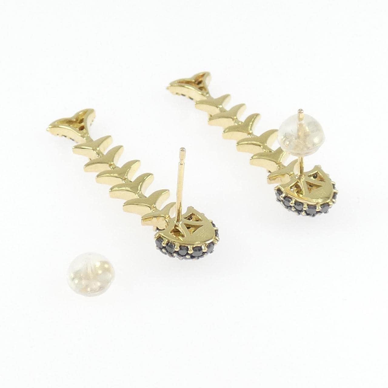 K18YG/K18BG グリーンガーネット ピアス 0.02CT