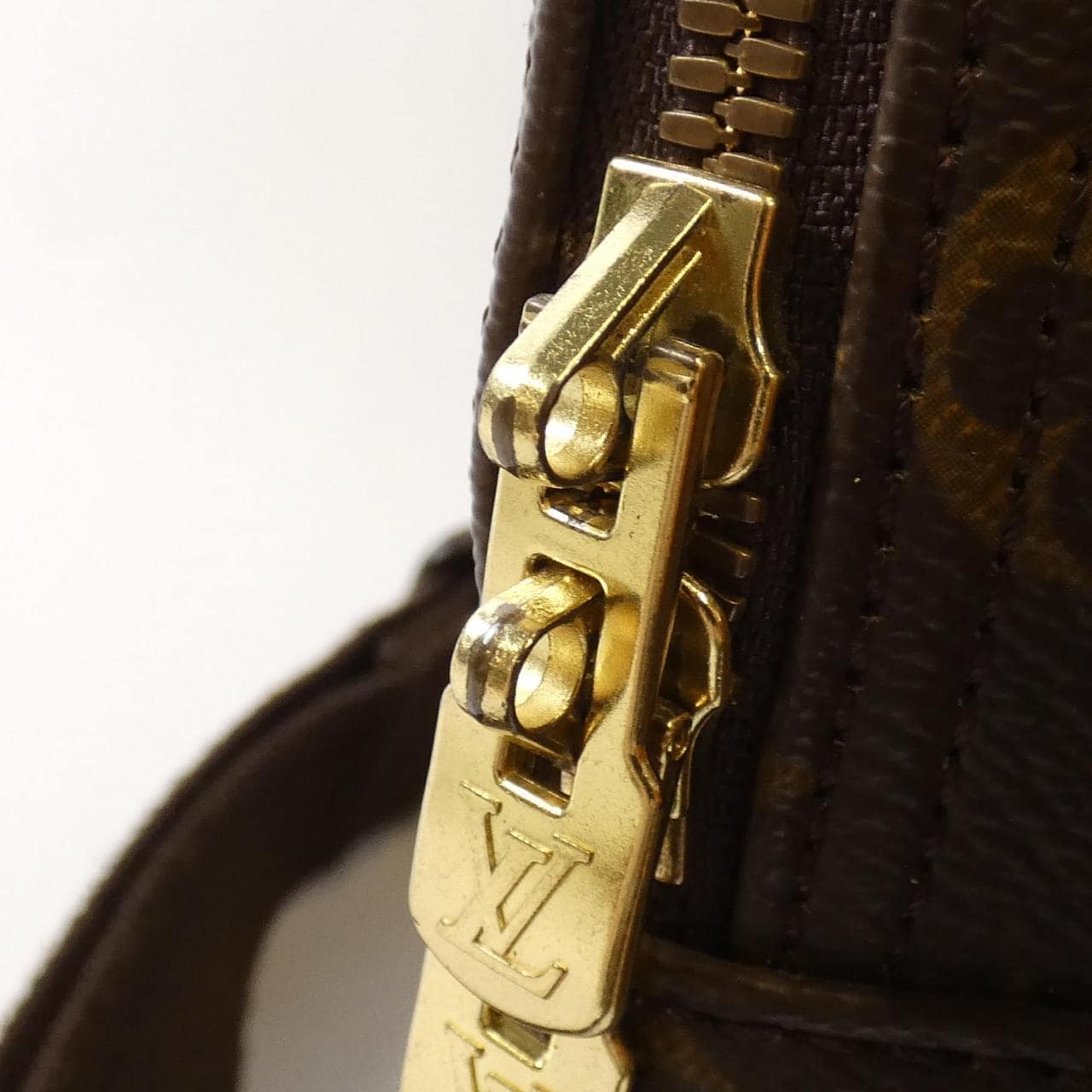 LOUIS VUITTON Monogram Reporter 37 公分 M45252 單肩包