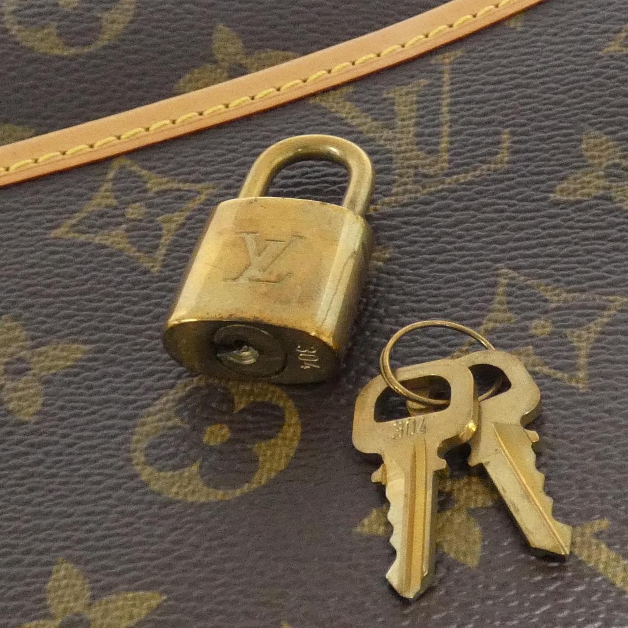 ルイヴィトン モノグラム トゥルーヴィル M42228 バッグ