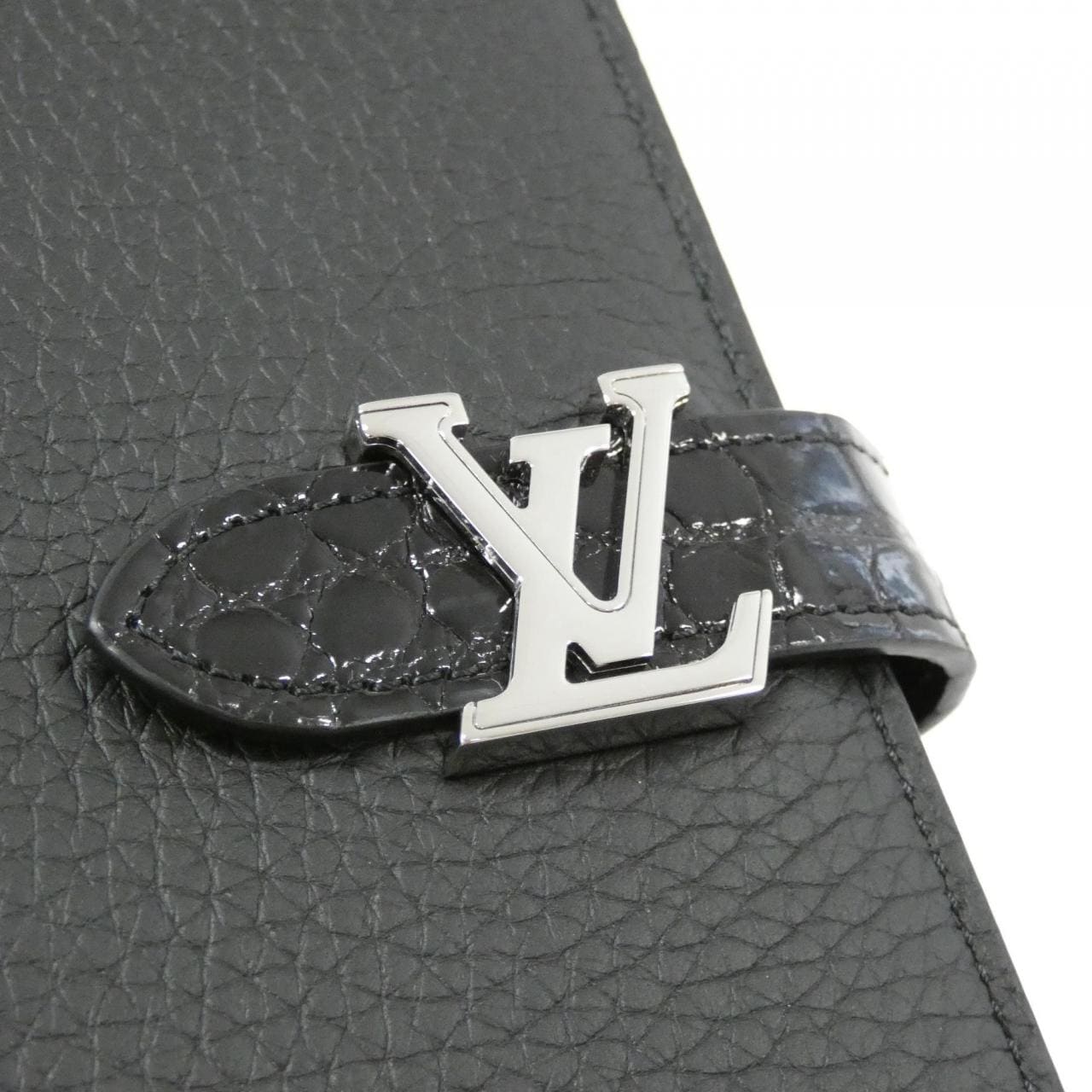 LOUIS VUITTON Exotic Leather LV Vertical Wallet