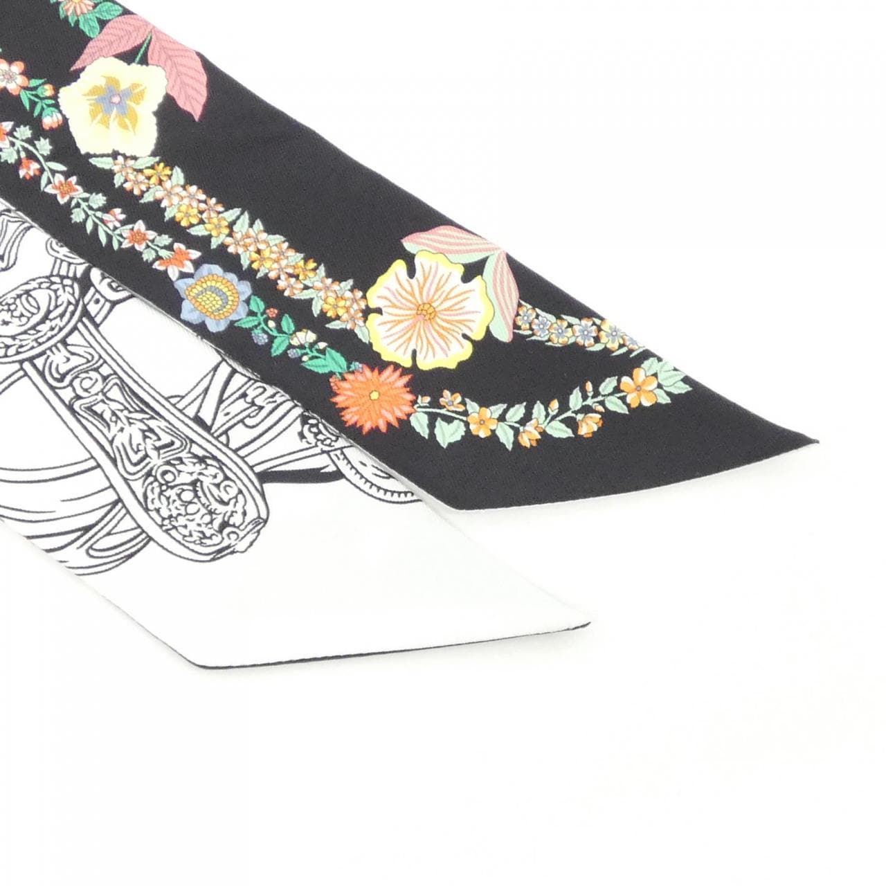 エルメス BRIDES DE GALA EN FLEURS ツイリー 064220S スカーフ