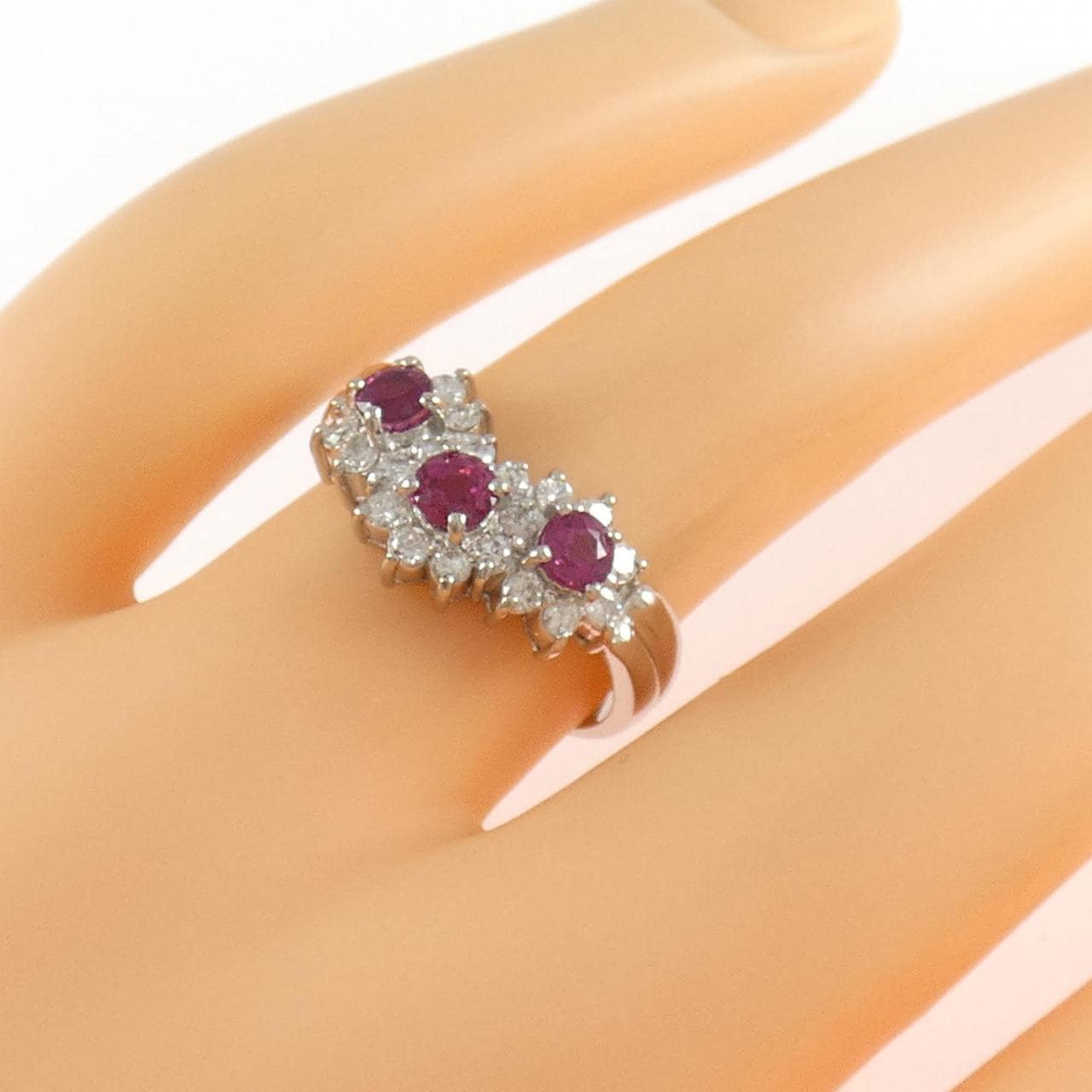 PT900 フラワー ルビー リング 0.73CT