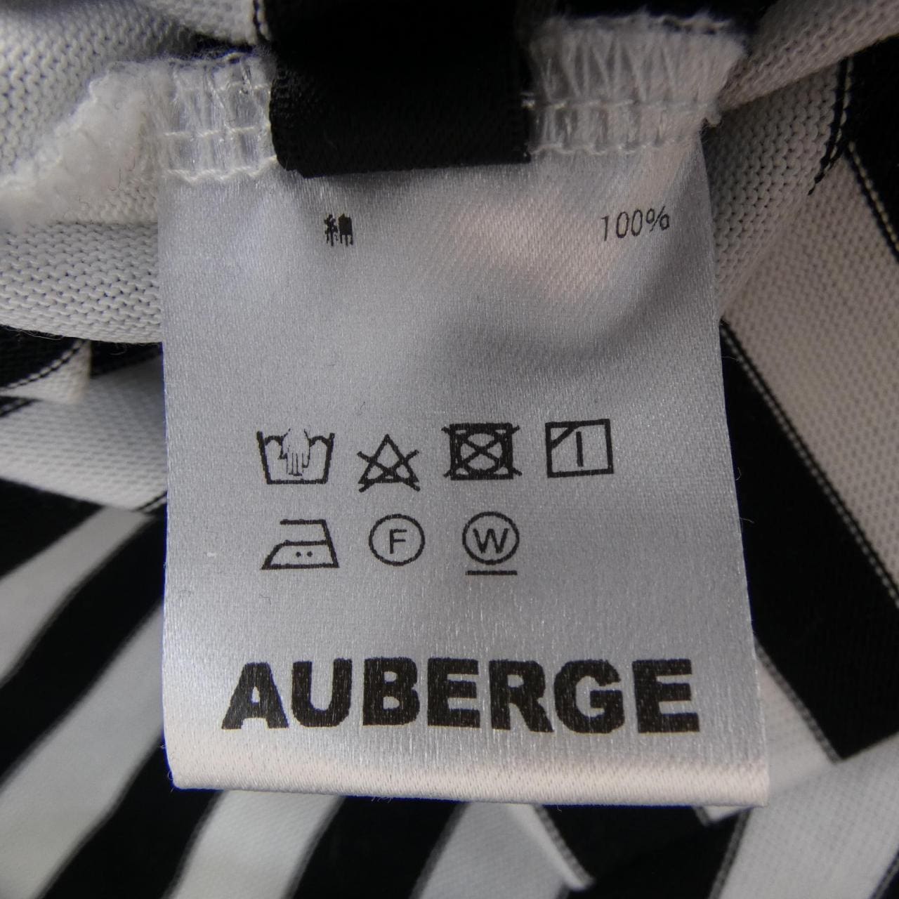 オーベルジュ AUBERGE Tシャツ