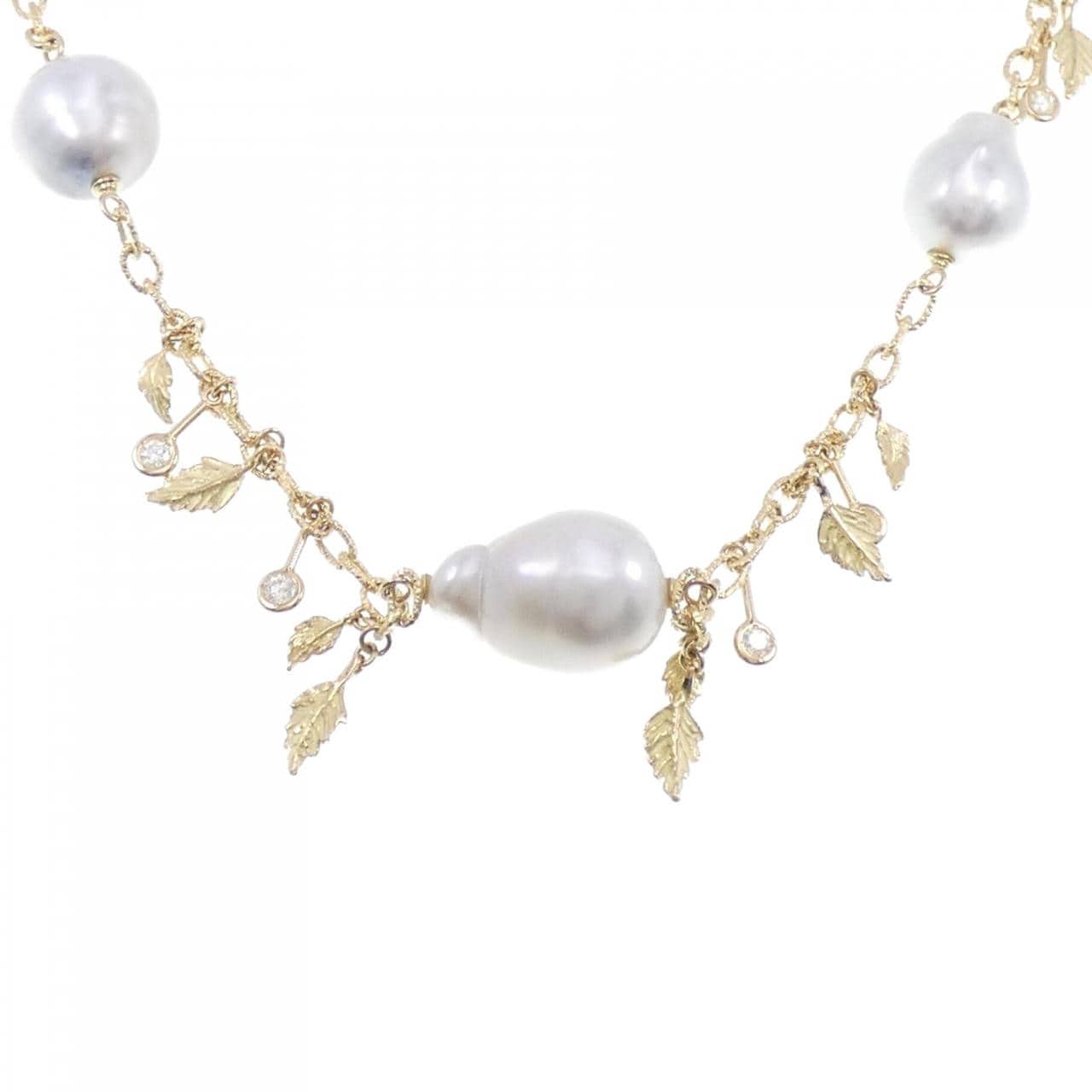 K18YG leaf White Butterfly Pearl necklace