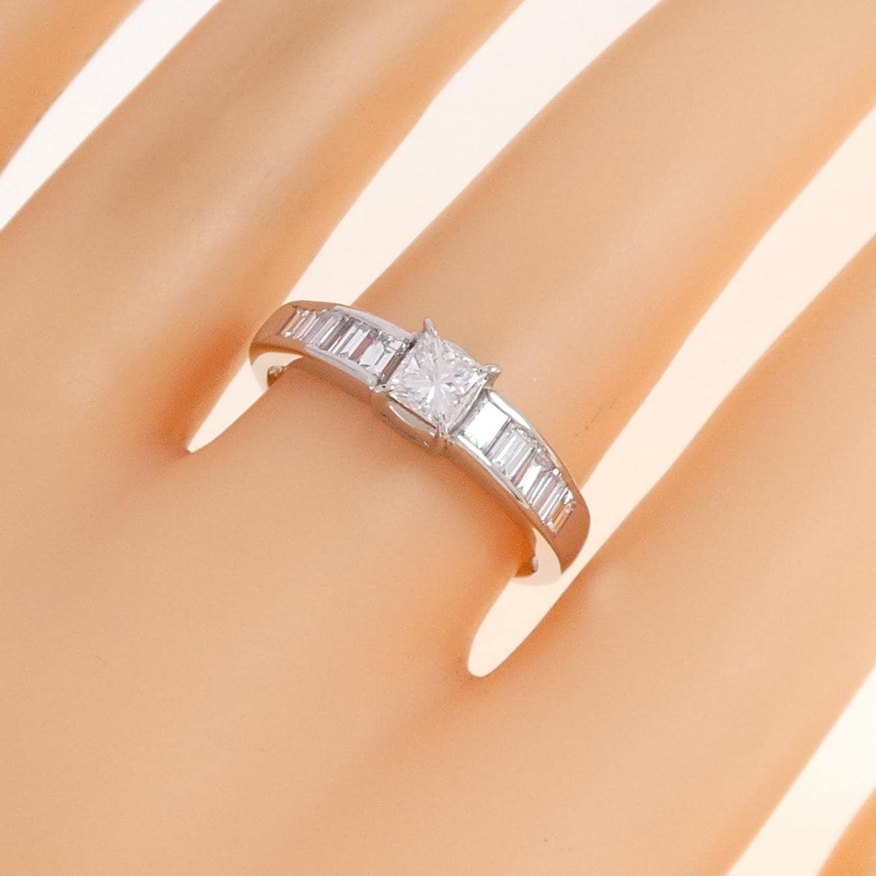 PT900 ダイヤモンド リング 0.410CT G SI2 ファンシーカット