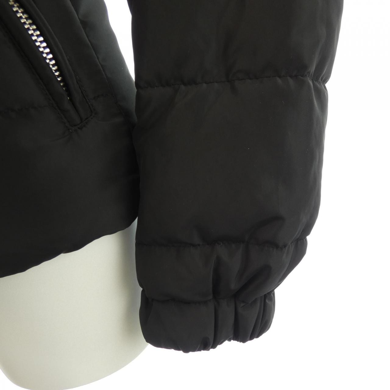 プラダ PRADA トライアングルロゴ 29X544 R182 1060 ダウンジャケット