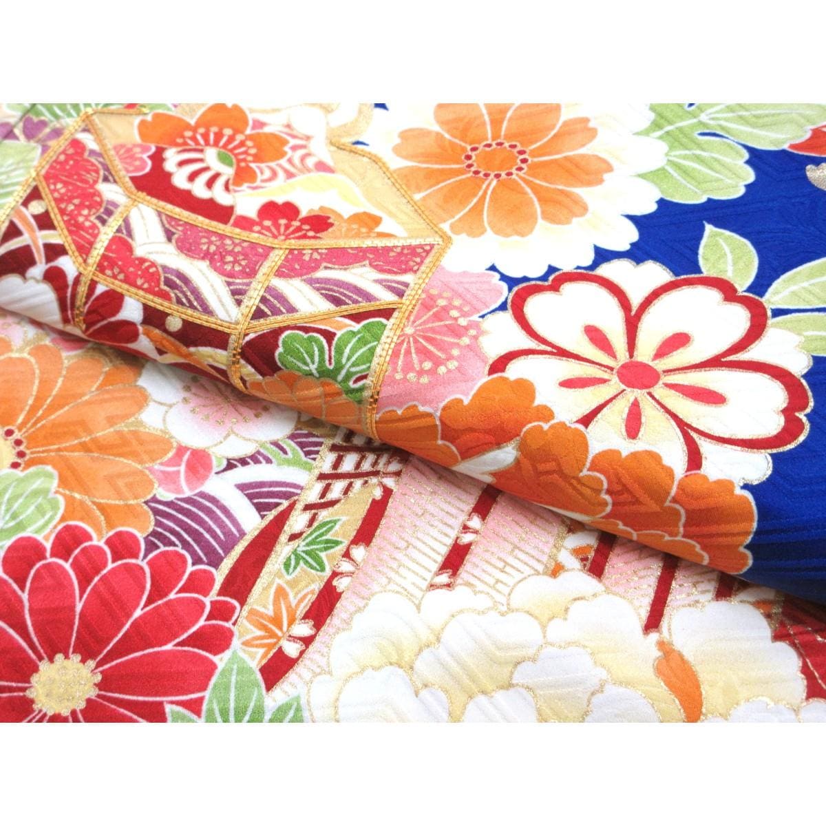 振袖　友禅金彩加工　刺繍入り