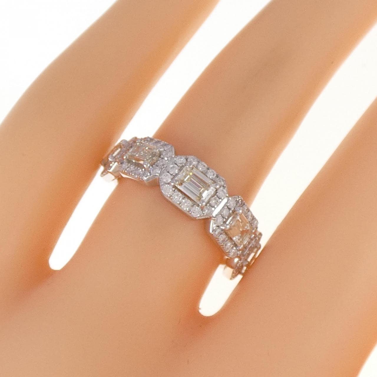 [BRAND NEW] K18WG Diamond Ring 0.43CT