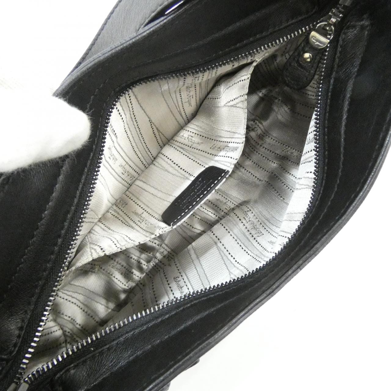 サルヴァトーレフェラガモ 21 A855 ショルダーバッグ