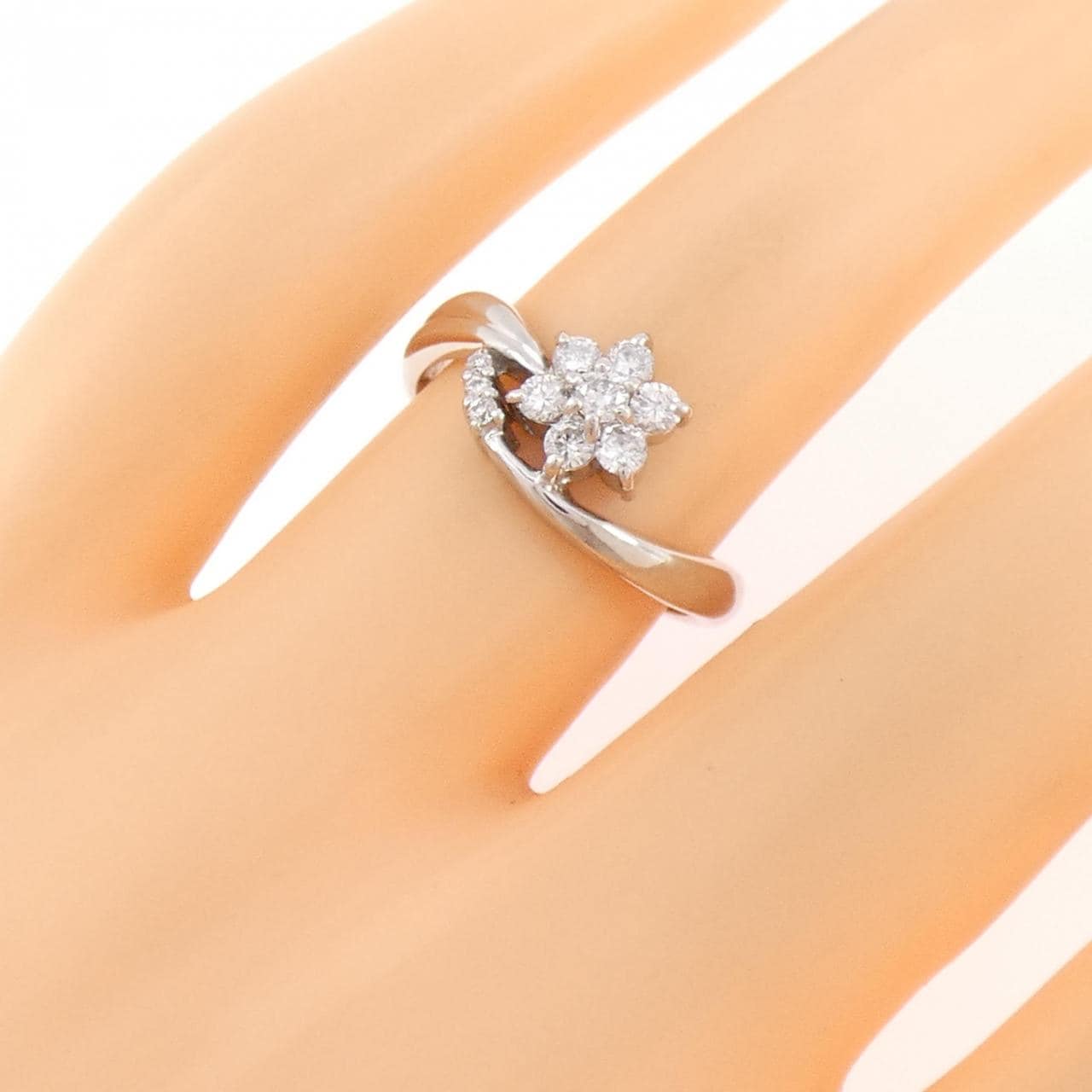PT900 フラワー ダイヤモンド リング 0.30CT