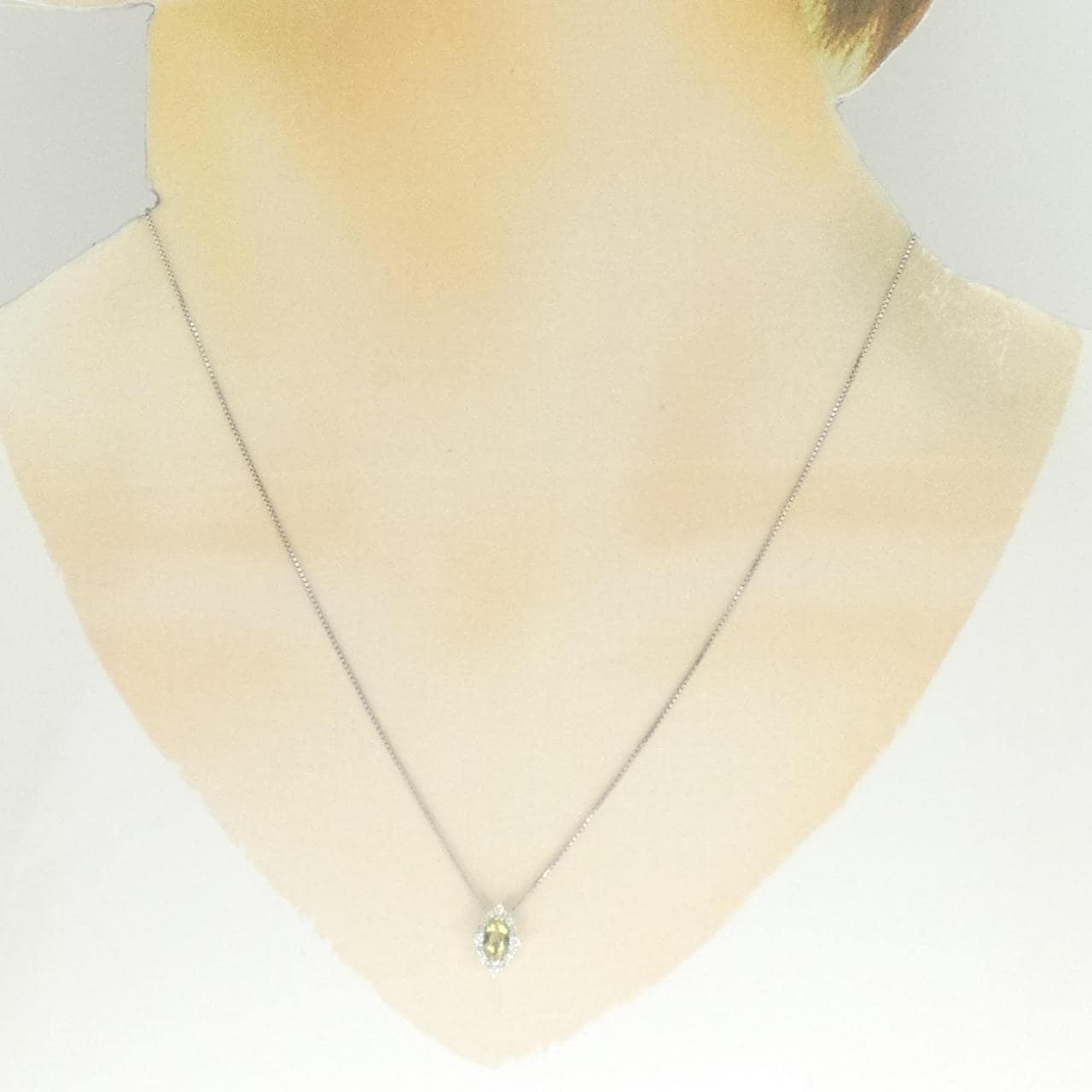 K18WG クオーツ ネックレス 0.32CT