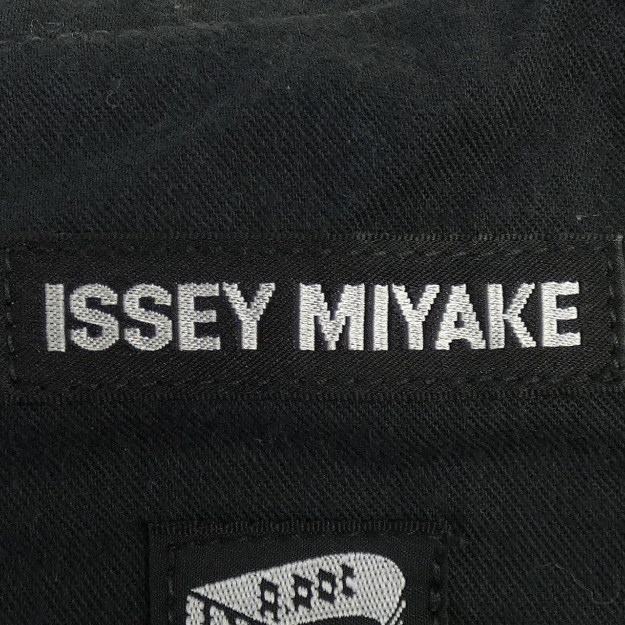 三宅一生ISSEY MIYAKE牛仔褲