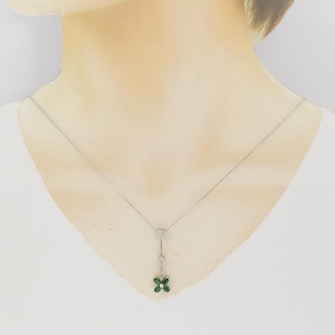 PT900/PT850 フラワー ガーネット ネックレス 1.04CT
