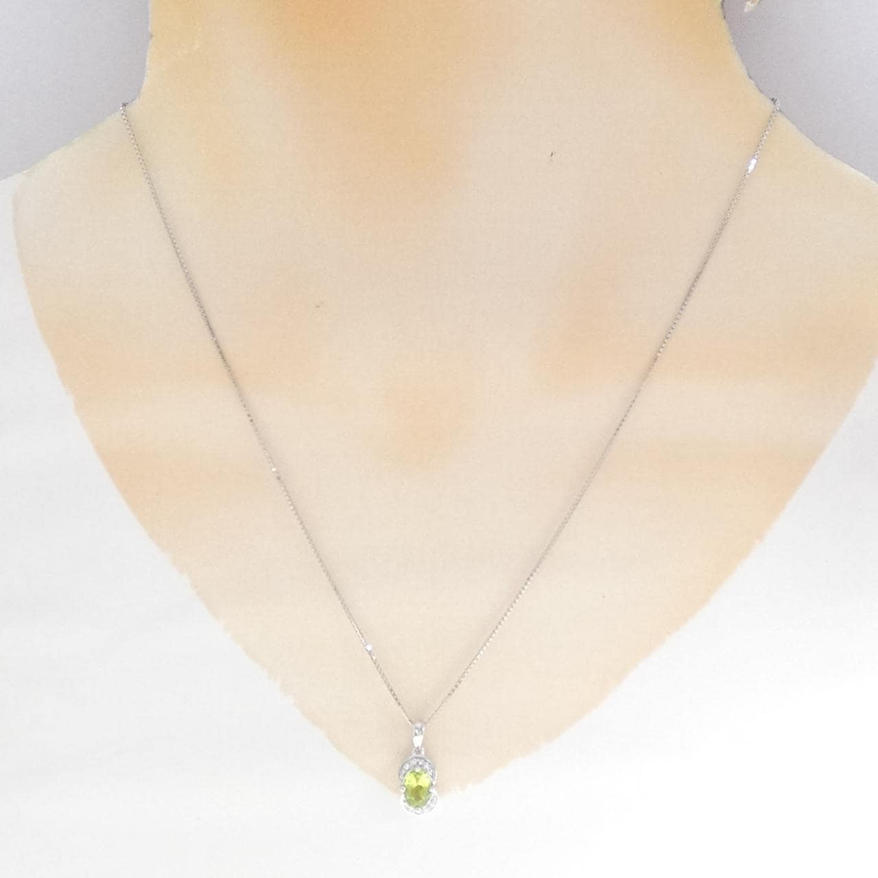K18WG ペリドット ネックレス 0.85CT