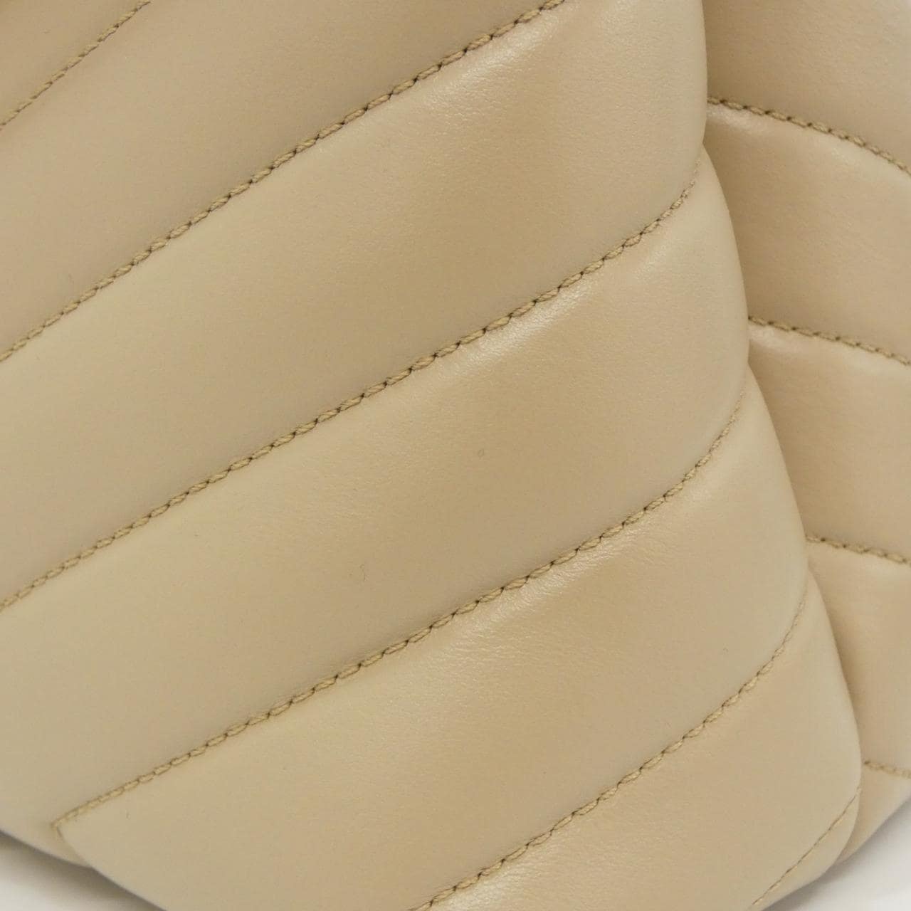 サンローラン ルールー ミディアム 574946 DV727 ショルダーバッグ