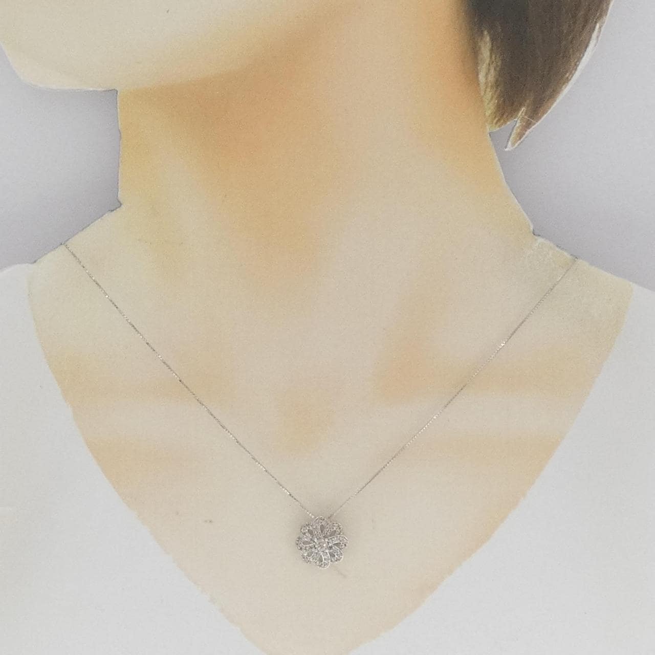 K18WG flower Diamond necklace