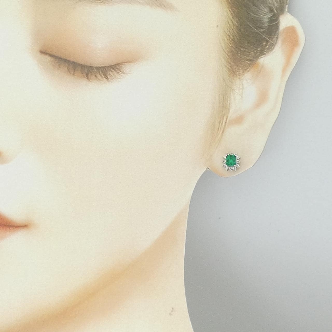 PT900 エメラルド ピアス 0.80CT