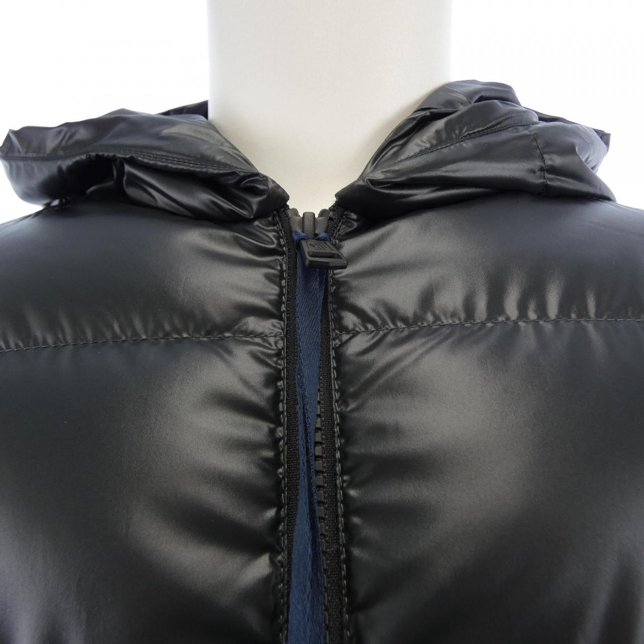 【新品】モンクレール MONCLER 20919B00028 M1131 ダウンジャケット
