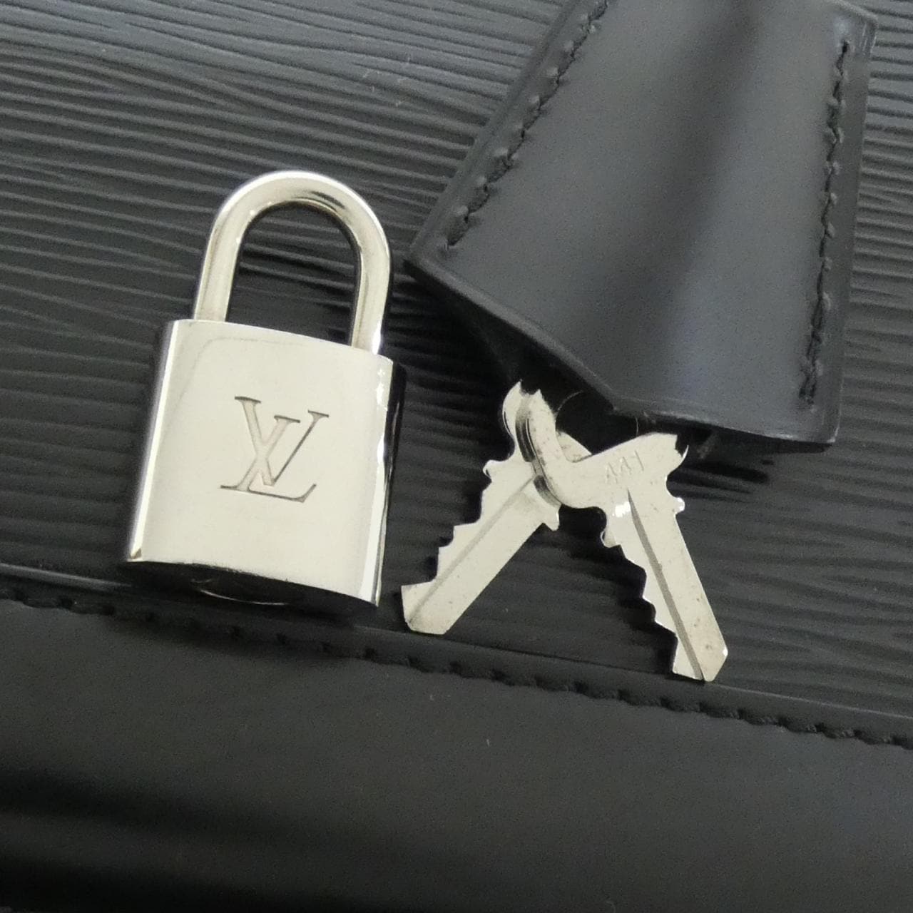 ルイヴィトン エピ アルマ PM M40302 バッグ