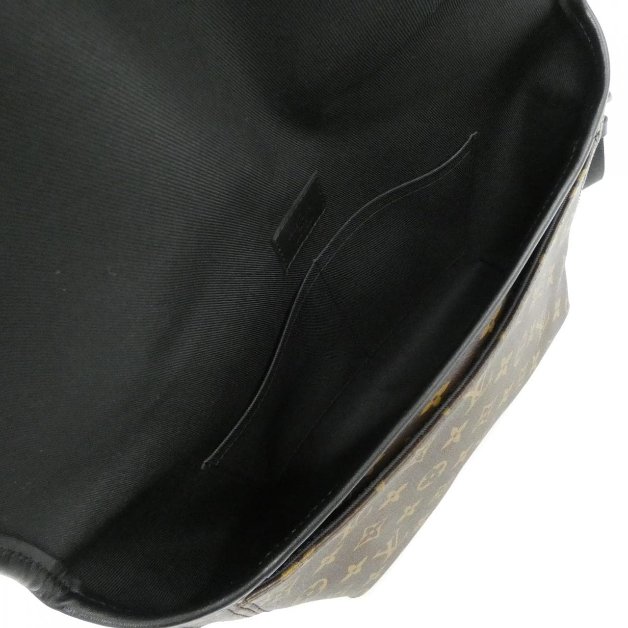 ルイヴィトン モノグラム マカサー マグネティック メッセンジャー M45557 ショルダーバッグ