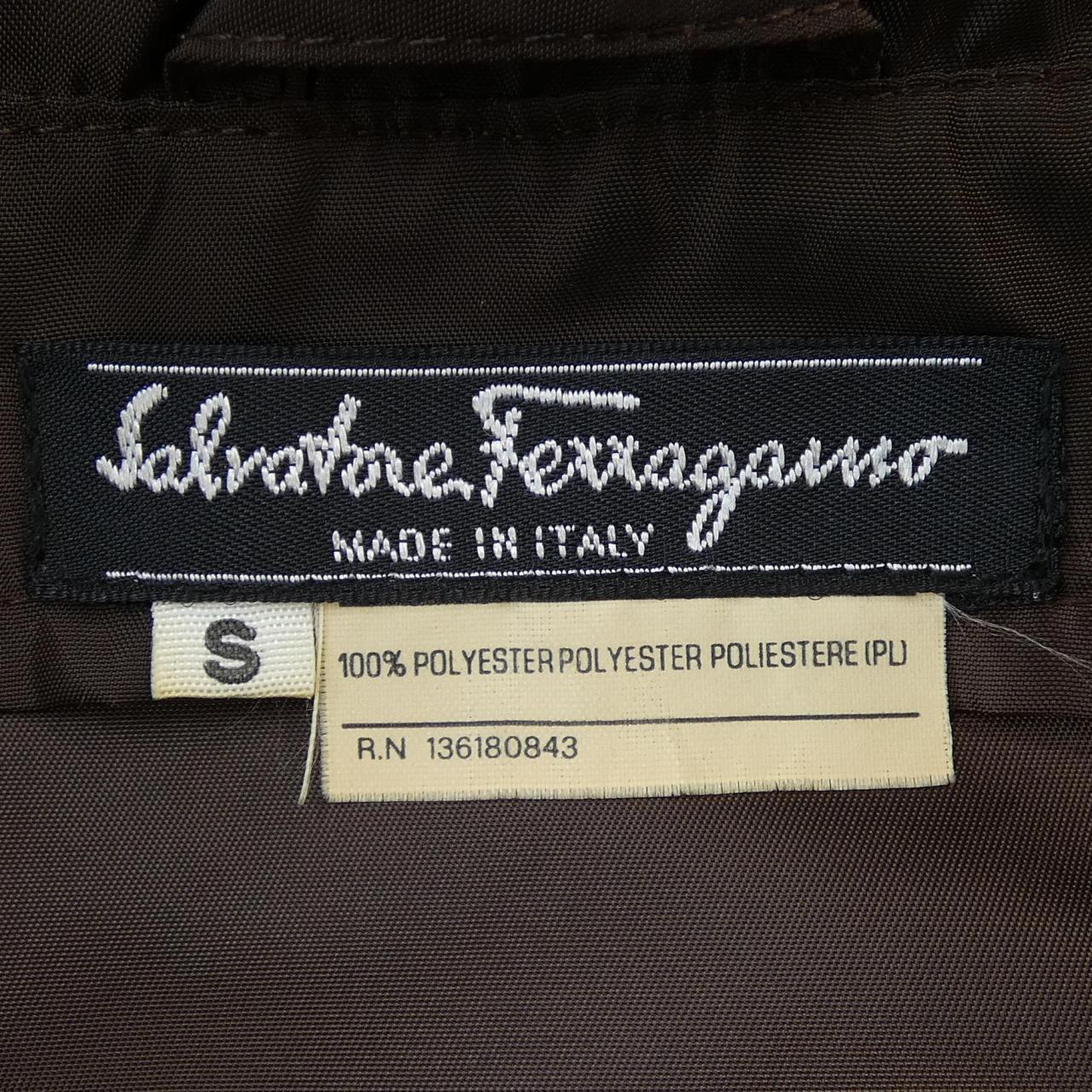 サルヴァトーレフェラガモ SALVATORE FERRAGAMO コート