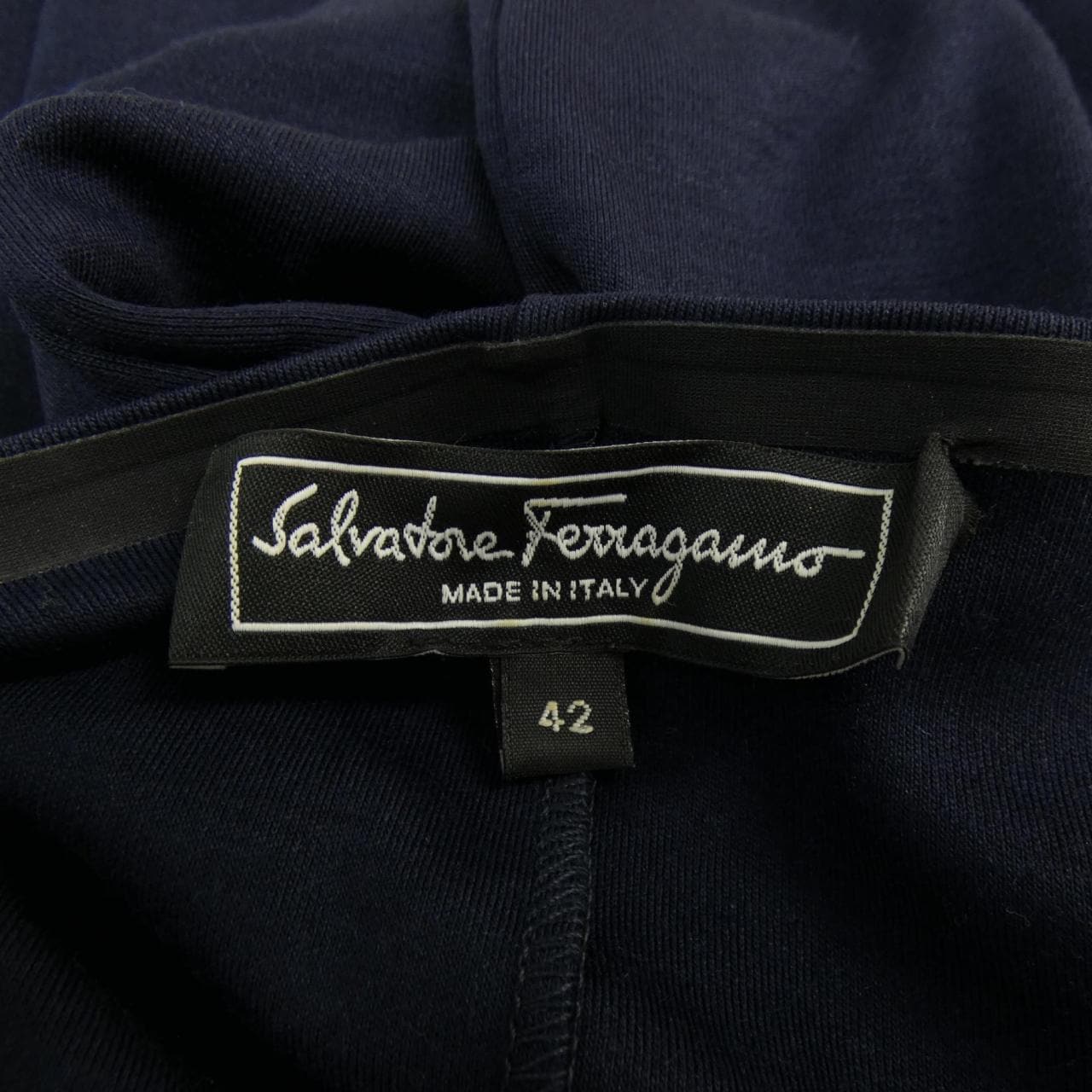 薩爾瓦托雷‧菲拉格慕SALVATORE FERRAGAMO薩爾瓦托雷‧菲拉格慕 (Salvatore Ferragamo) 一件