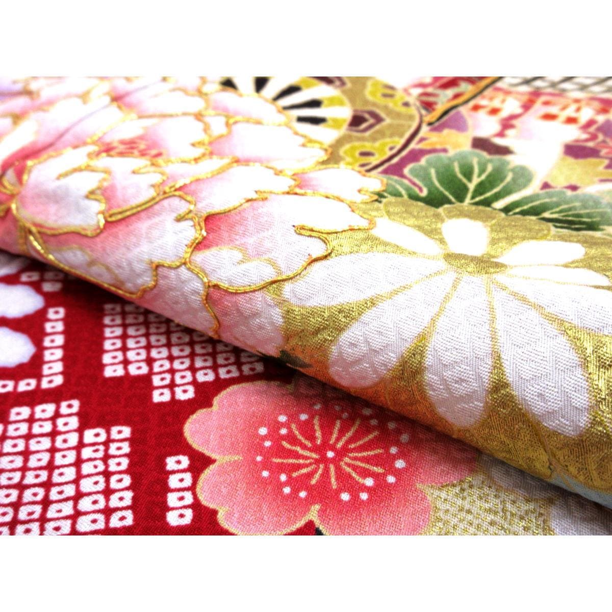 振袖　友禅金彩加工　刺繍入り