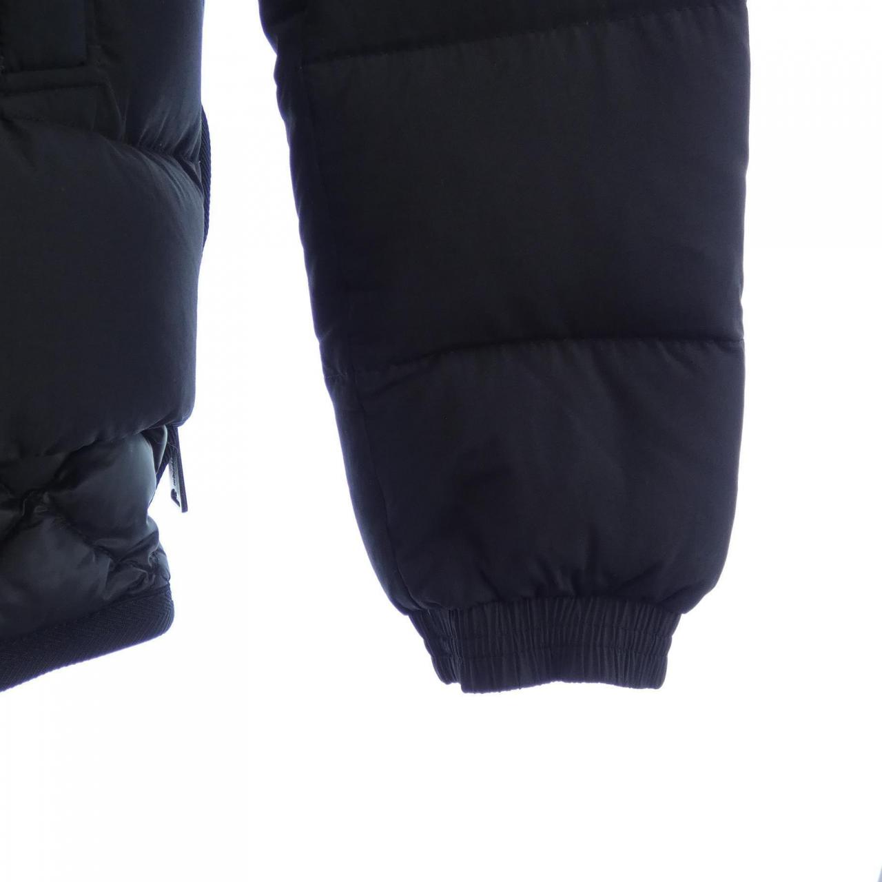 モンクレール MONCLER ダウンジャケット