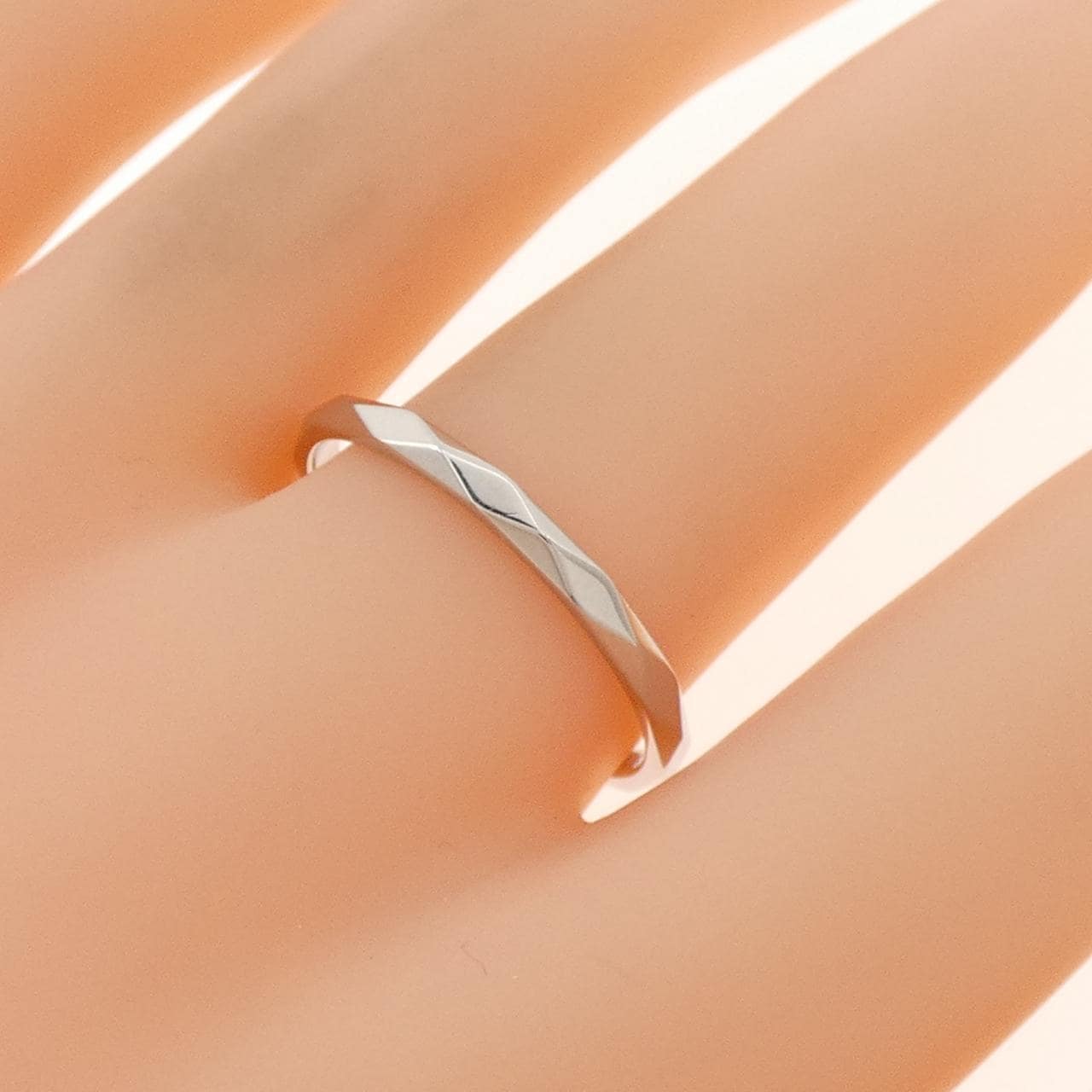 ブシュロン ファセット スモール リング