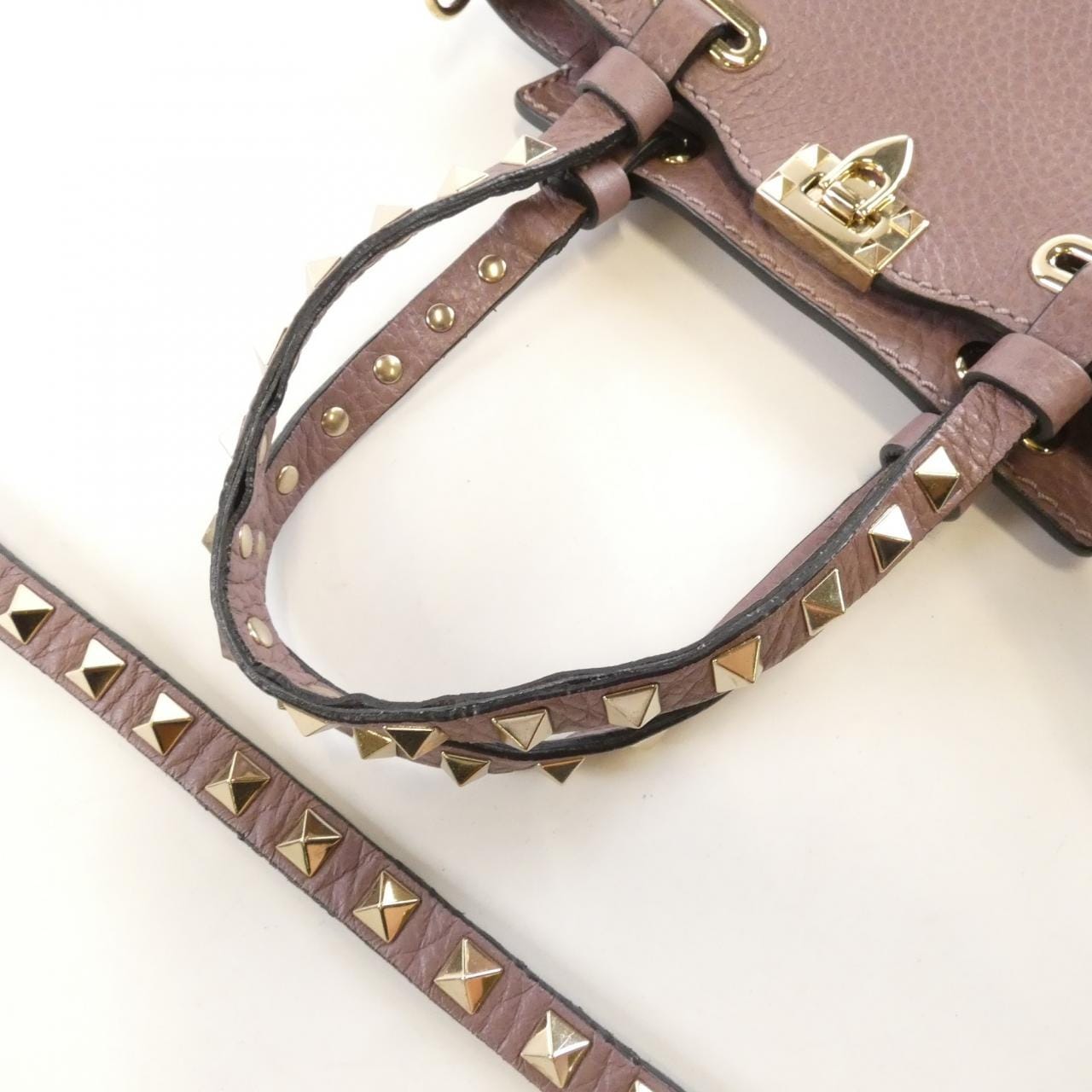 ヴァレンティノガラヴァーニ バッグ