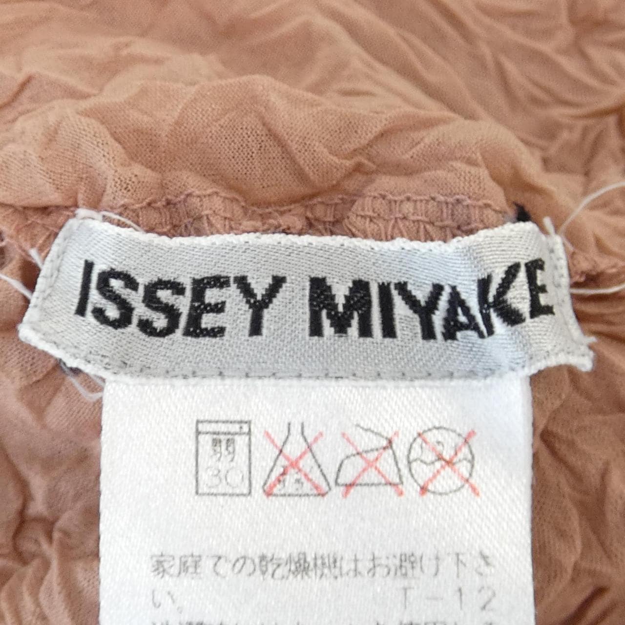 イッセイミヤケ ISSEY MIYAKE トップス