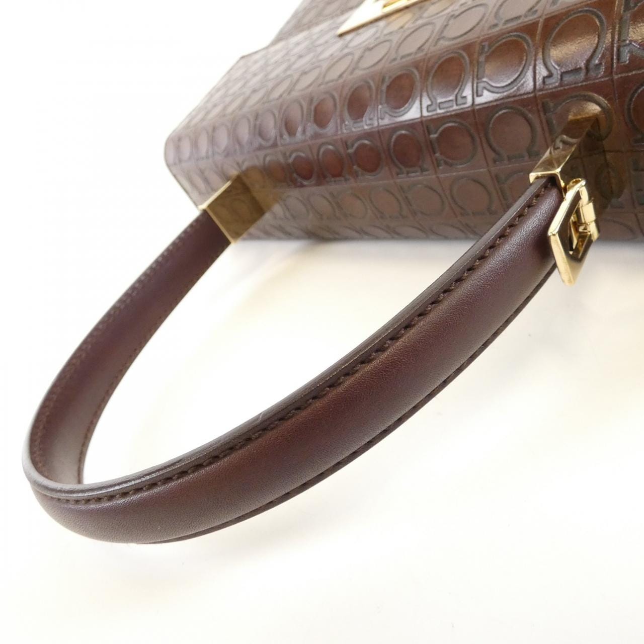 サルヴァトーレフェラガモ バッグ