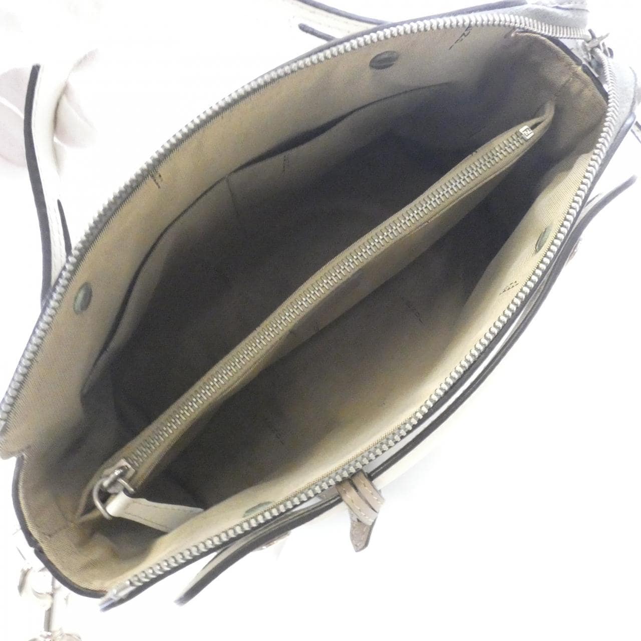 フェンディ バイ ザ ウェイ 8BL124 Z1D バッグ