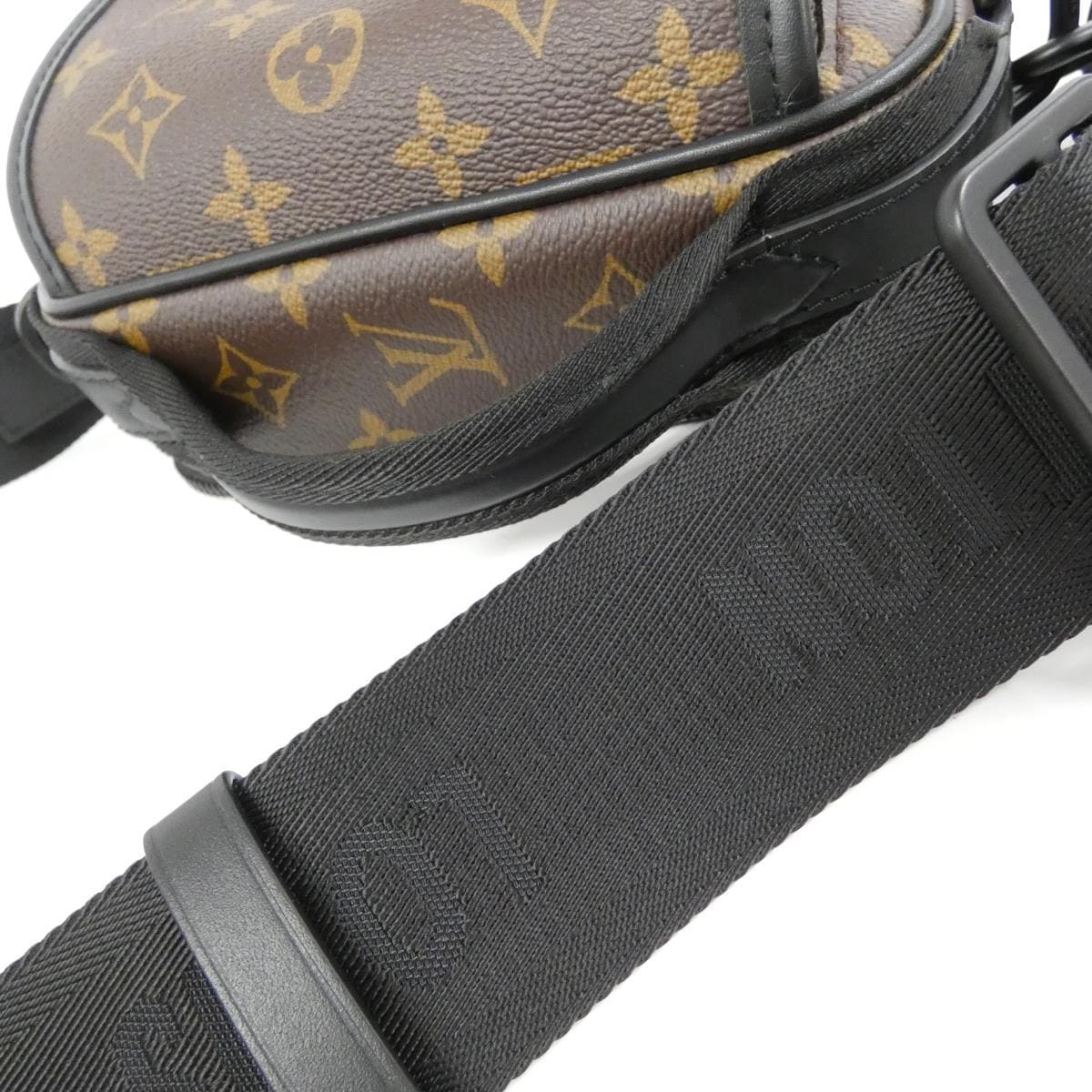 [未使用品] LOUIS VUITTON Monogram Macassar Quest Messenger M46973 包