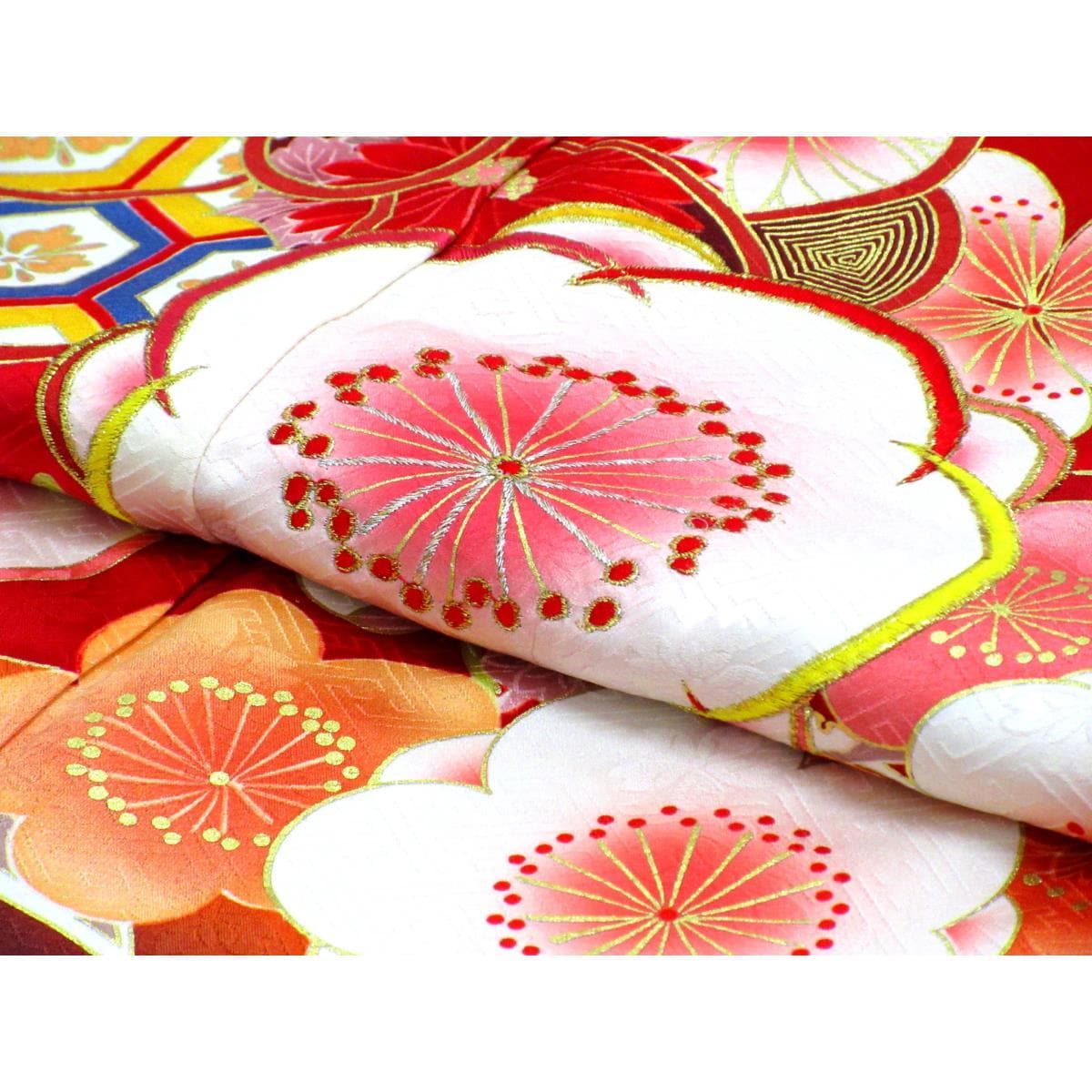 振袖　友禅金彩加工　刺繍入り