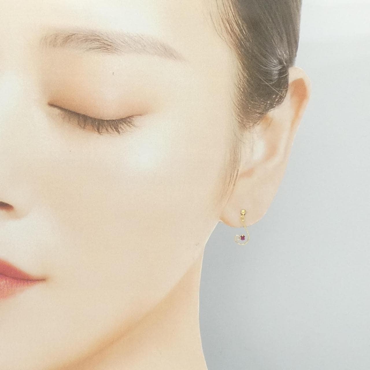 [BRAND NEW] K18YG Ruby Earrings