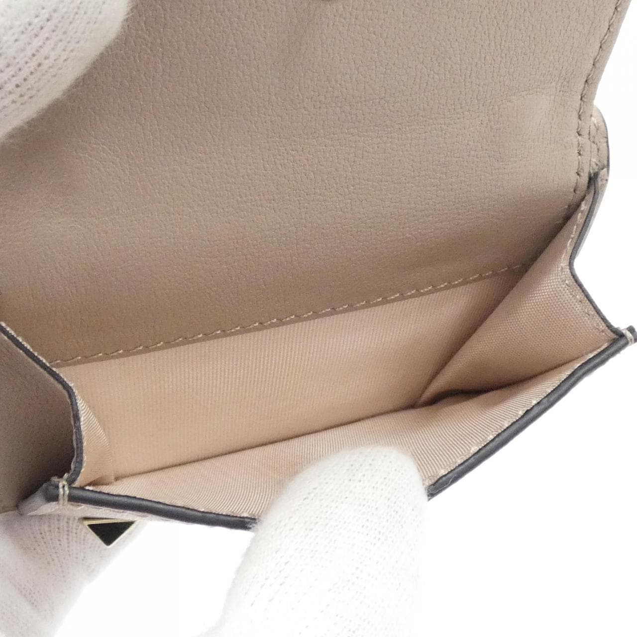 ヴァレンティノガラヴァーニ WW2P0Q47BOL 財布